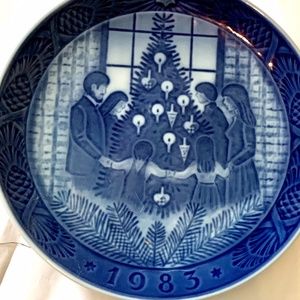 Royal Copenhagen Blue Glade Jul Merry Christmas 1983 dish